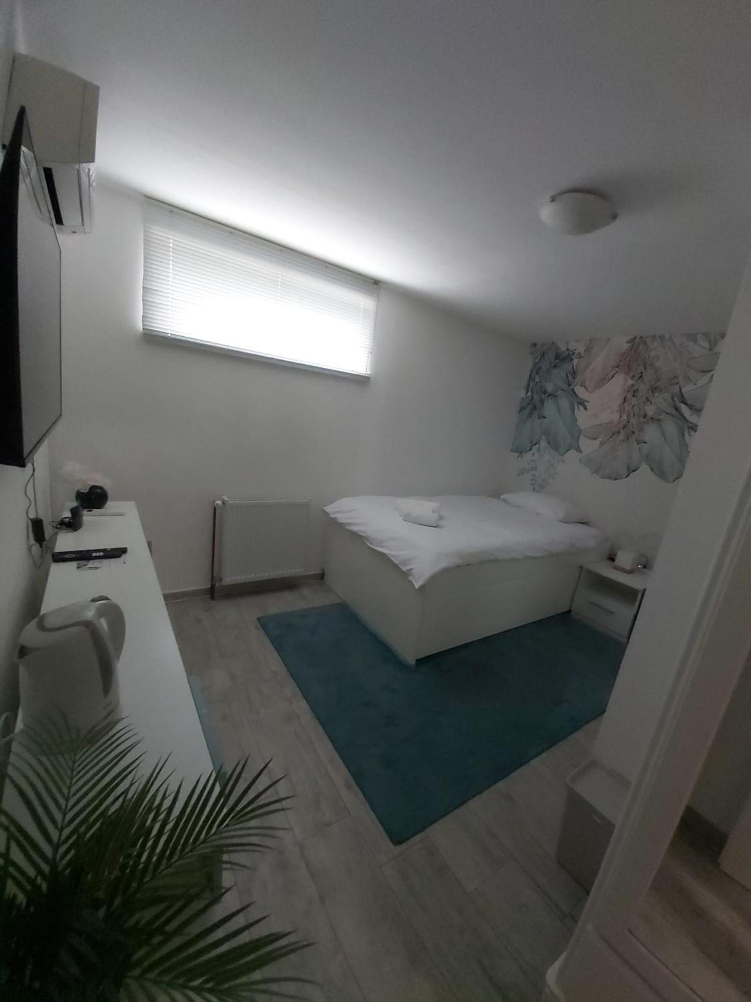 Comfort Rooms Remiza - Free Private Parking - Self Check-In Zagreb Exterior photo